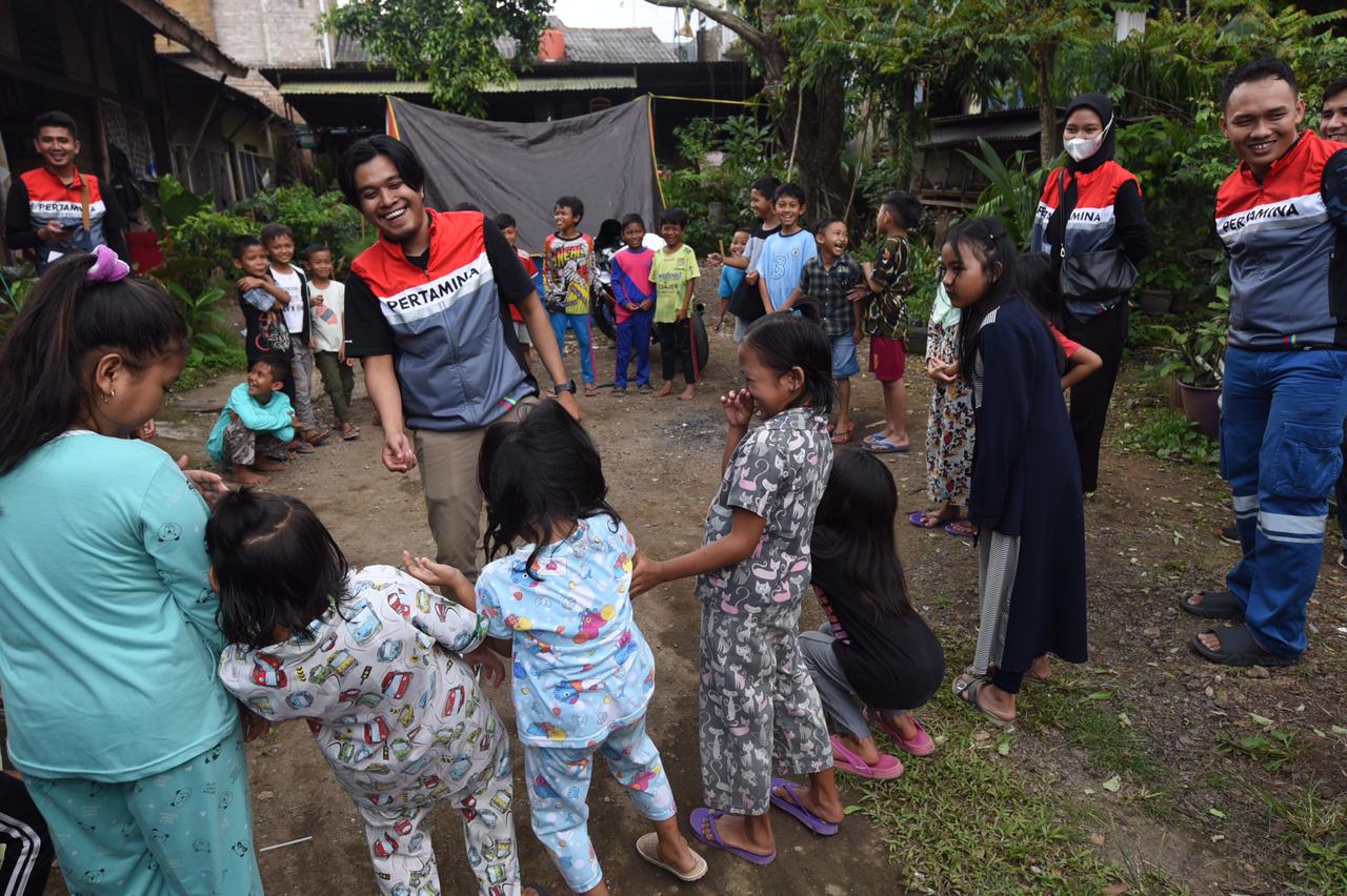 Relawan Pertamina Peduli Gelar Trauma Healing di Pengungsi Posko Gempa Cianjur