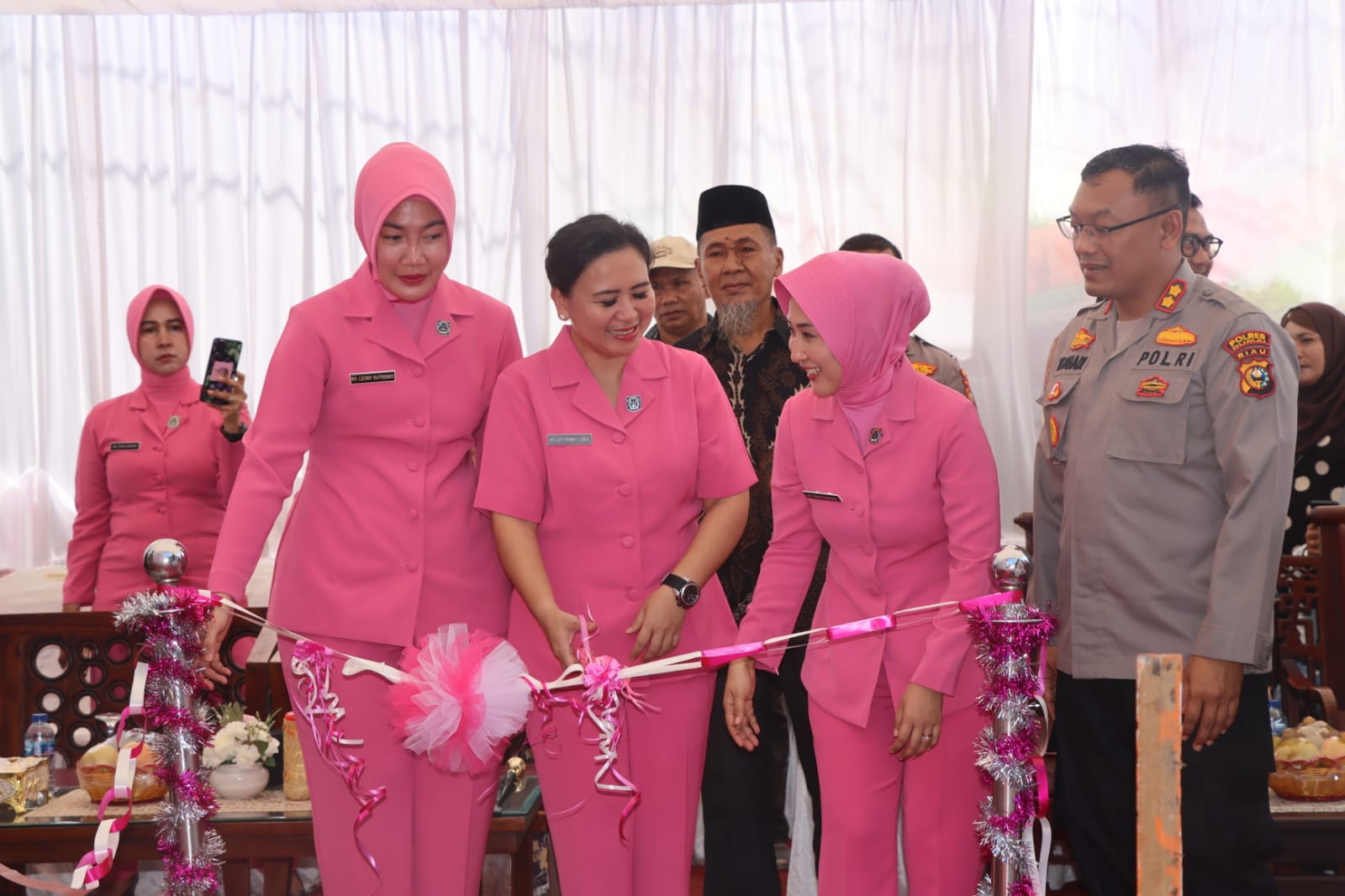 Peringati HKGB ke-71, Bhayangkari Riau Resmikan Bantuan Bedah Rumah di Kota Dumai