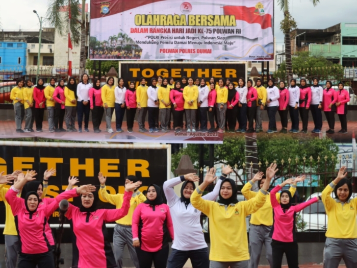 Peringati Hari Jadi ke-75, Polwan Polres Dumai Gelar Olahraga Bersama Kowal dan Bhayangkari