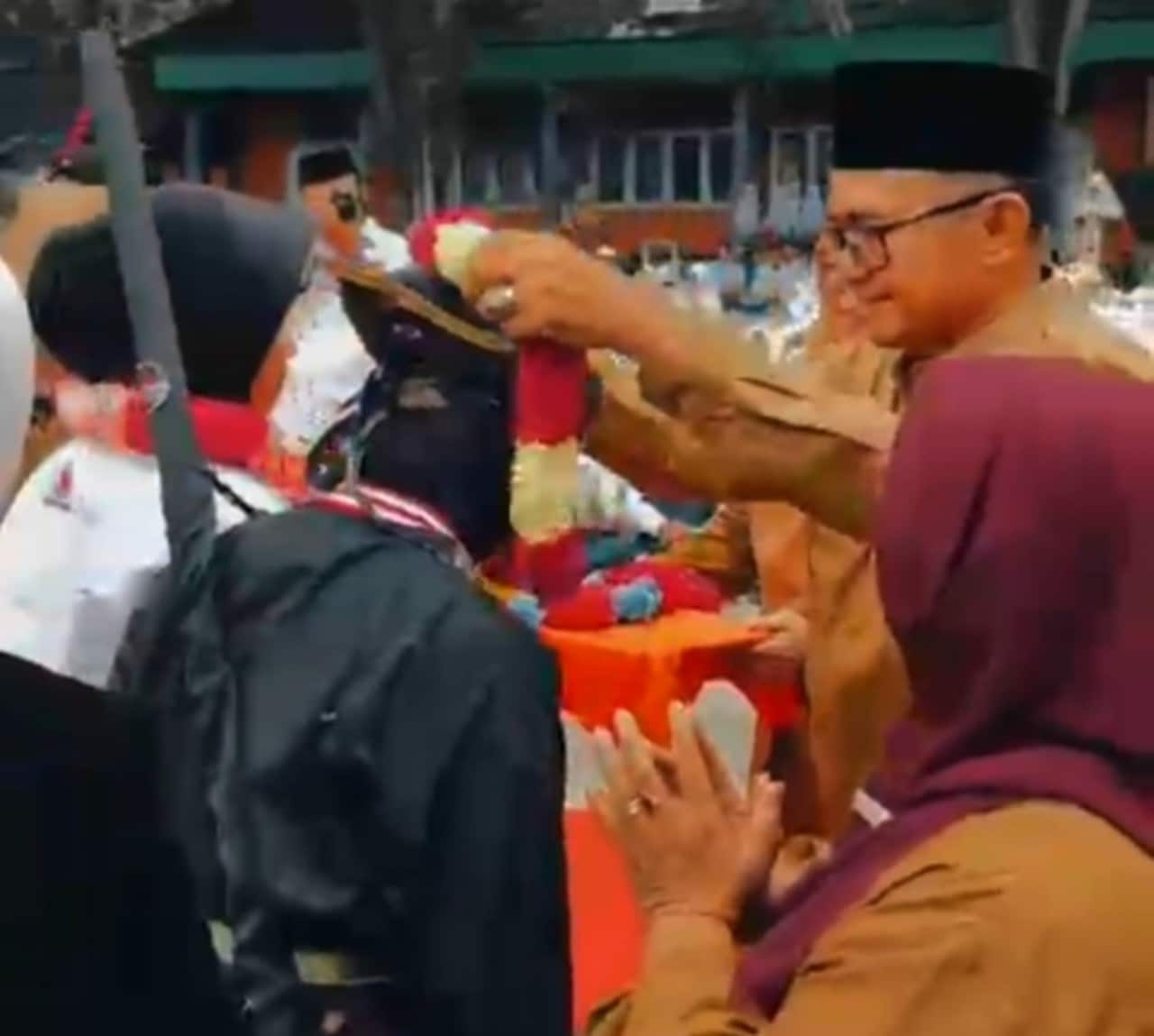 Tiga Siswi SMKN 1 Dumai Ukir Prestasi Membanggakan, Disambut Meriah di Sekolah