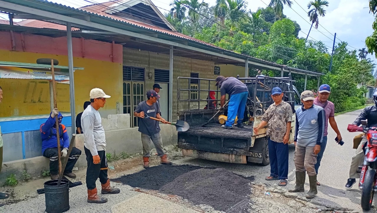 LPMK Tanjung Palas Apresiasi Respons Cepat Pemko Dumai, Jalan Rusak Ditambal Dinas PUPR