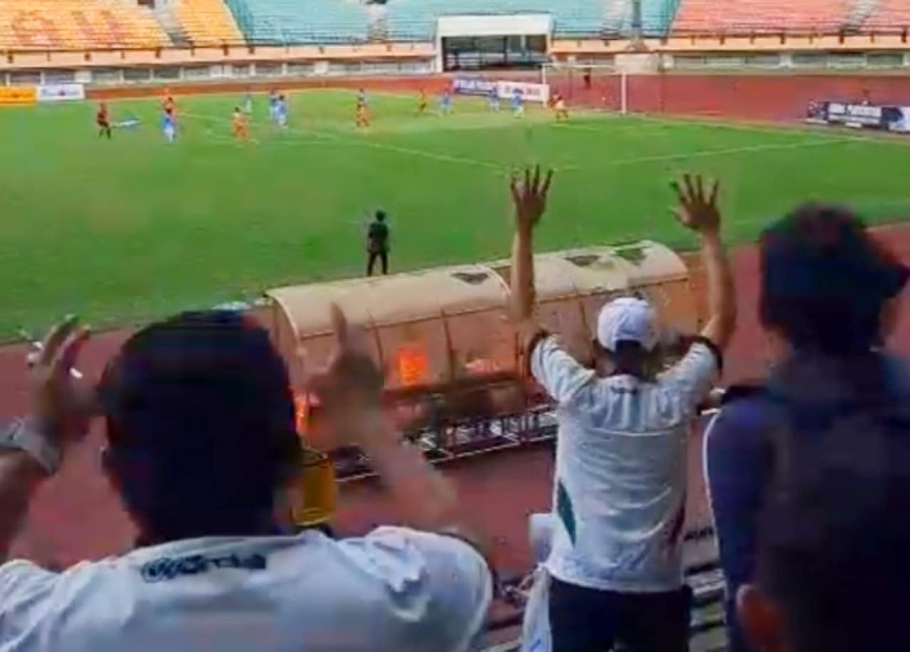 Dukung Langsung dari Tribun, Wali Kota Dumai H. Paisal Bakar Semangat Persemai hingga Juara Piala Soeratin U-13 Zona Riau